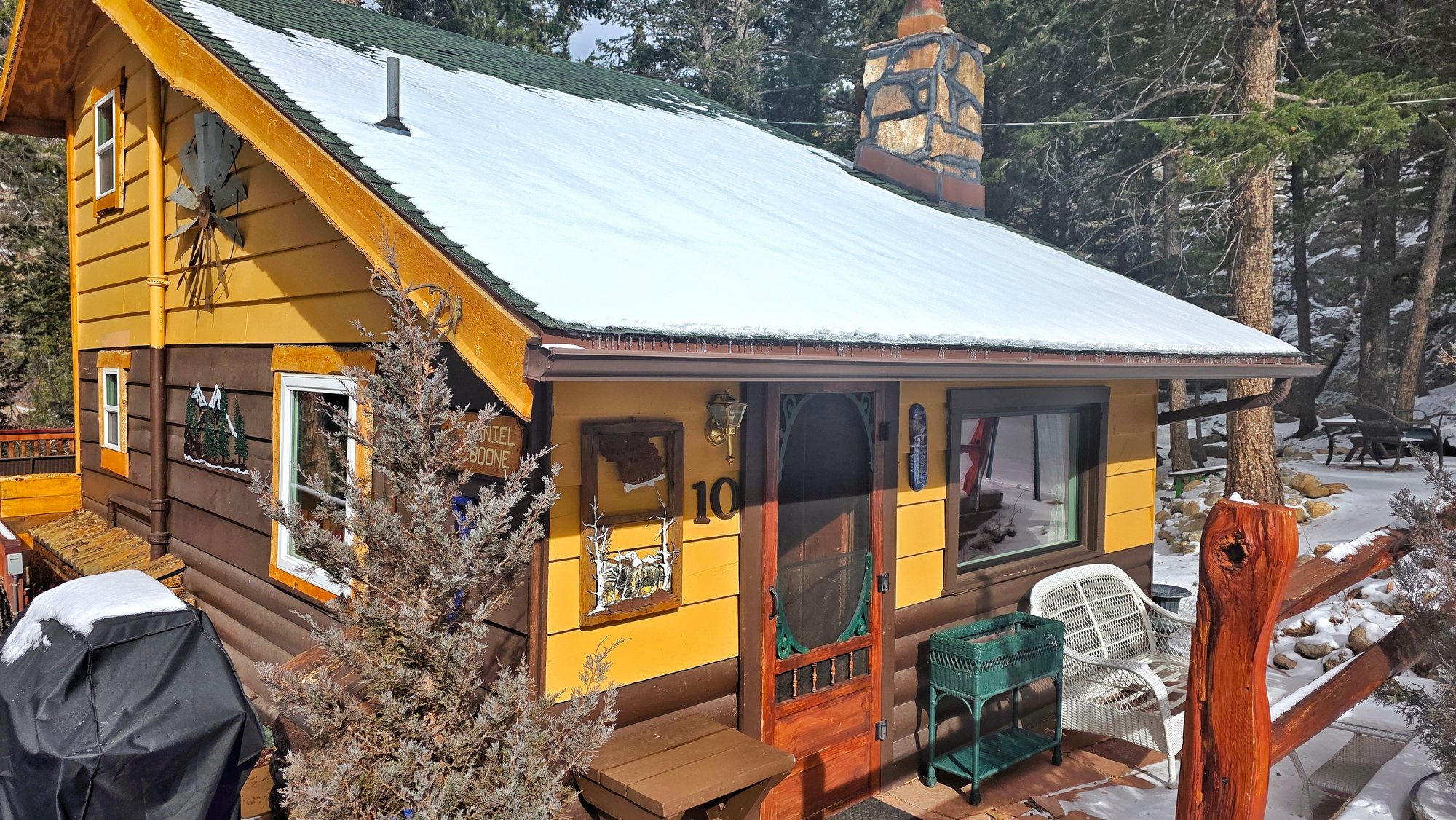 Daniel Boone Cabin Exterior